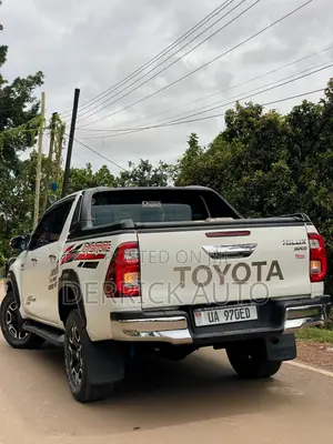 Toyota Hilux 2017 White