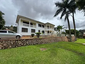 6bdrm Maisonette in Buziga Hill Road, Central Division for sale