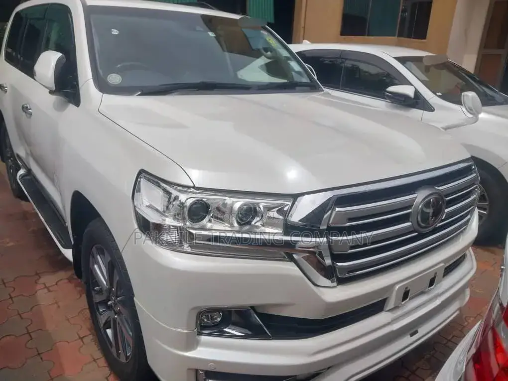 Toyota Land Cruiser 2015 White