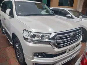 Toyota Land Cruiser 2015 White