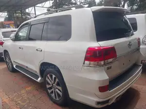 Toyota Land Cruiser 2015 White