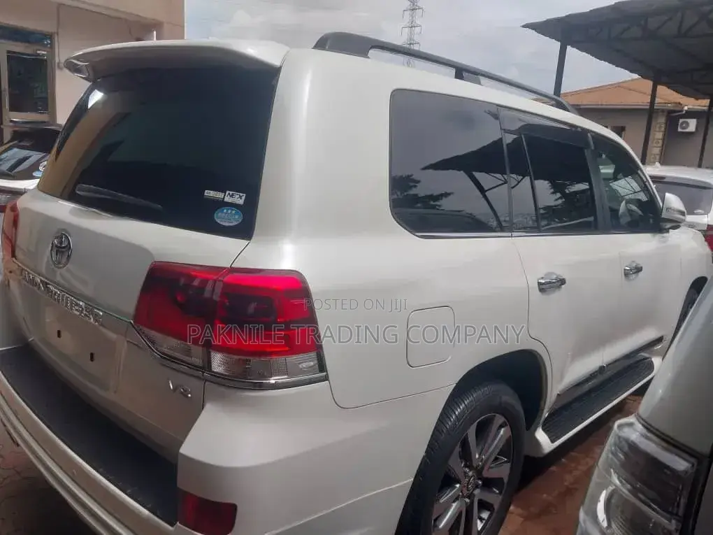 Toyota Land Cruiser 2015 White