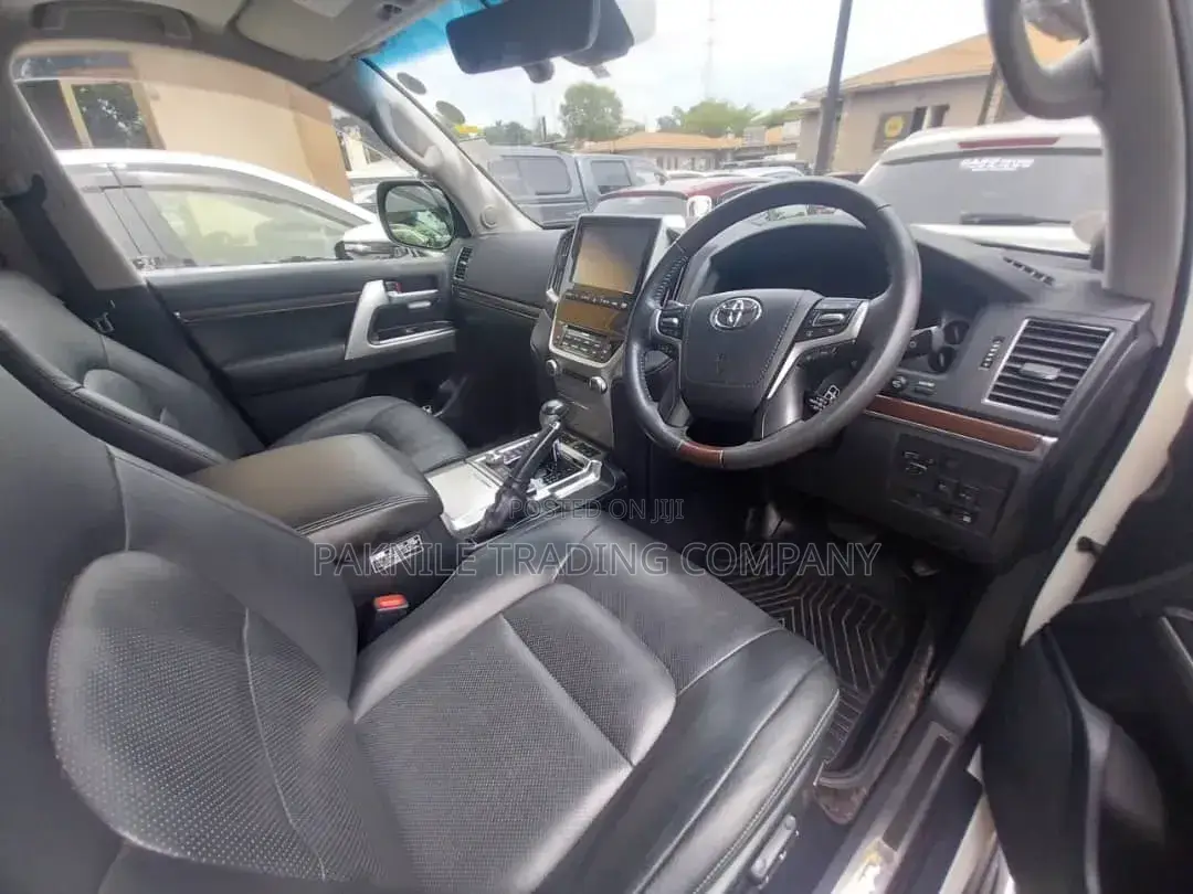 Toyota Land Cruiser 2015 White