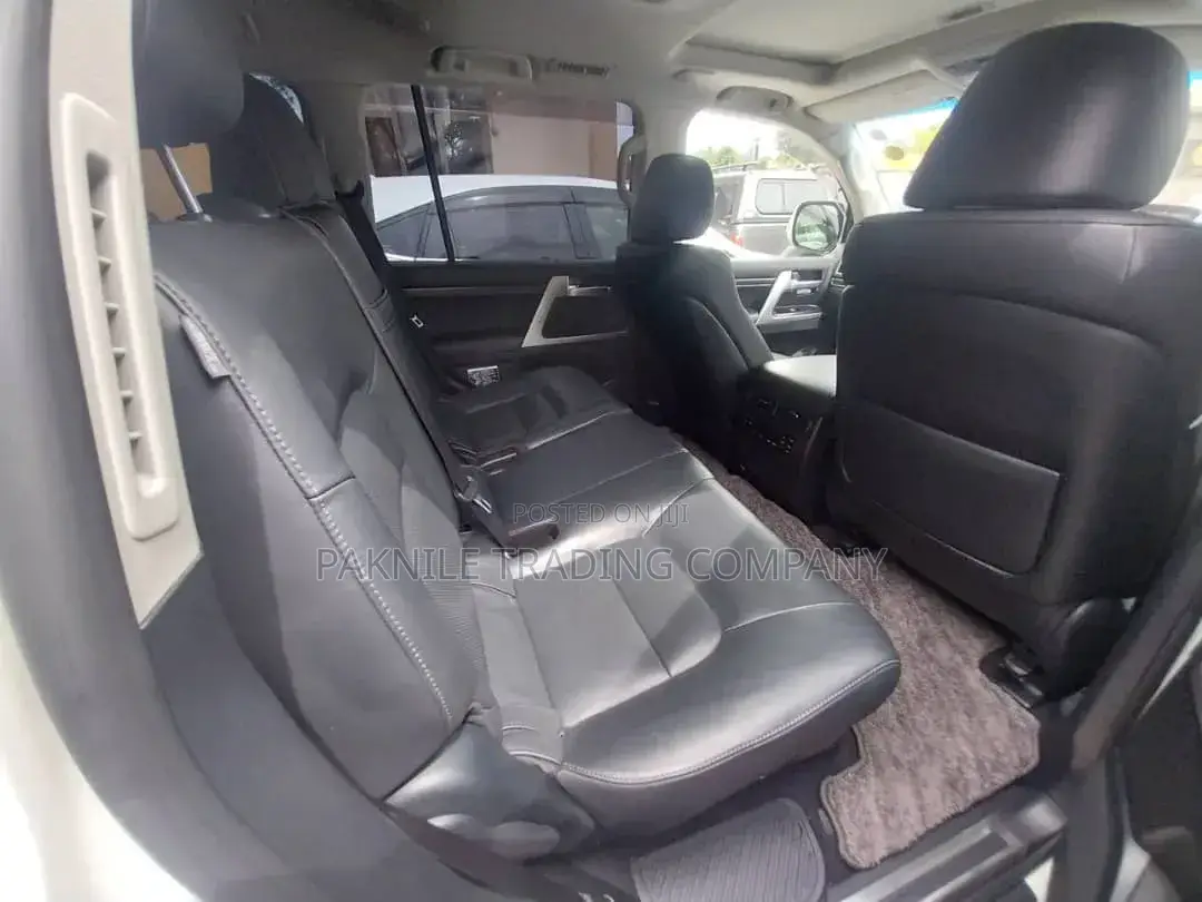 Toyota Land Cruiser 2015 White