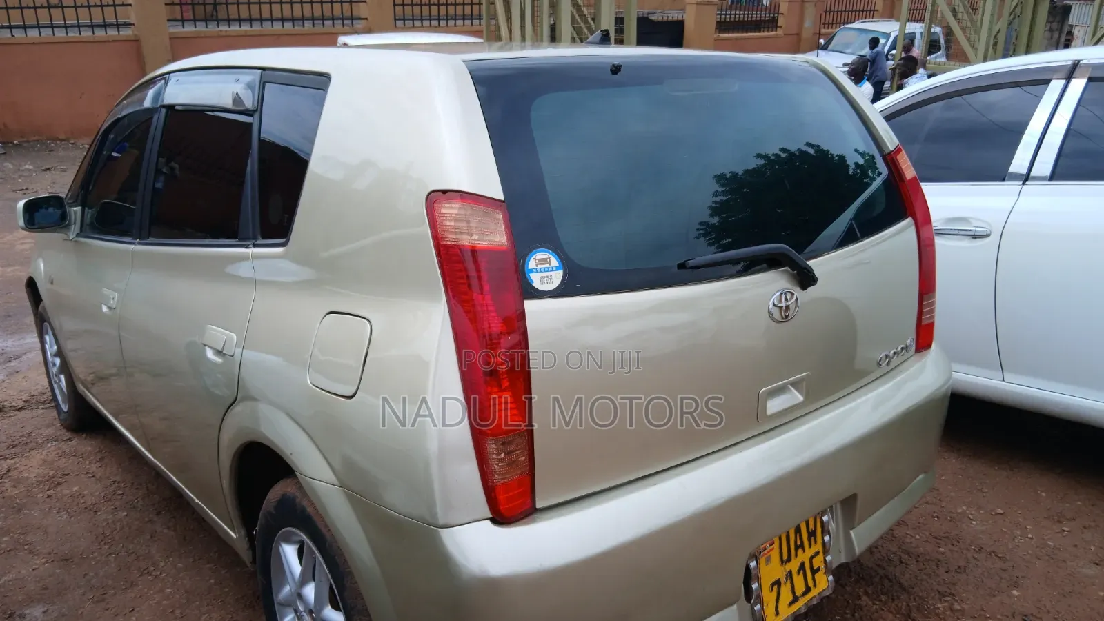 Toyota Opa 2005 Gold