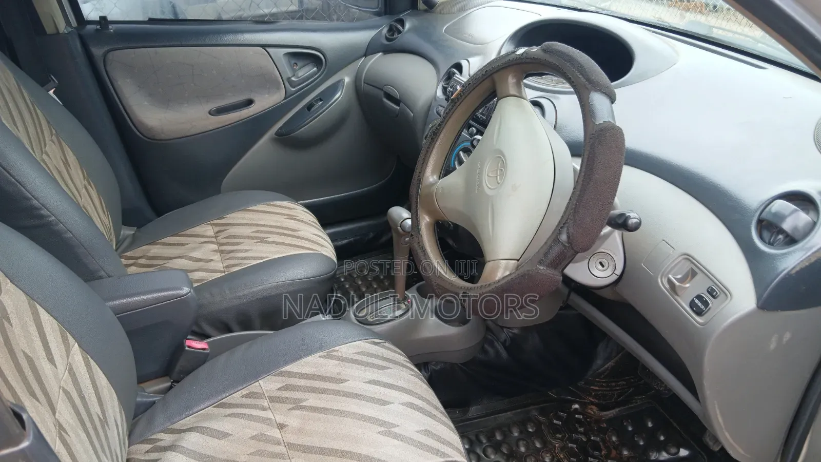 Toyota Vitz 2003 Silver