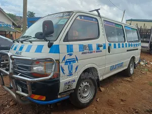 Toyota HiAce 2000 White