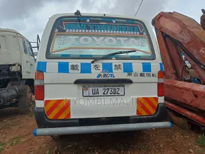 Toyota HiAce 2000 White