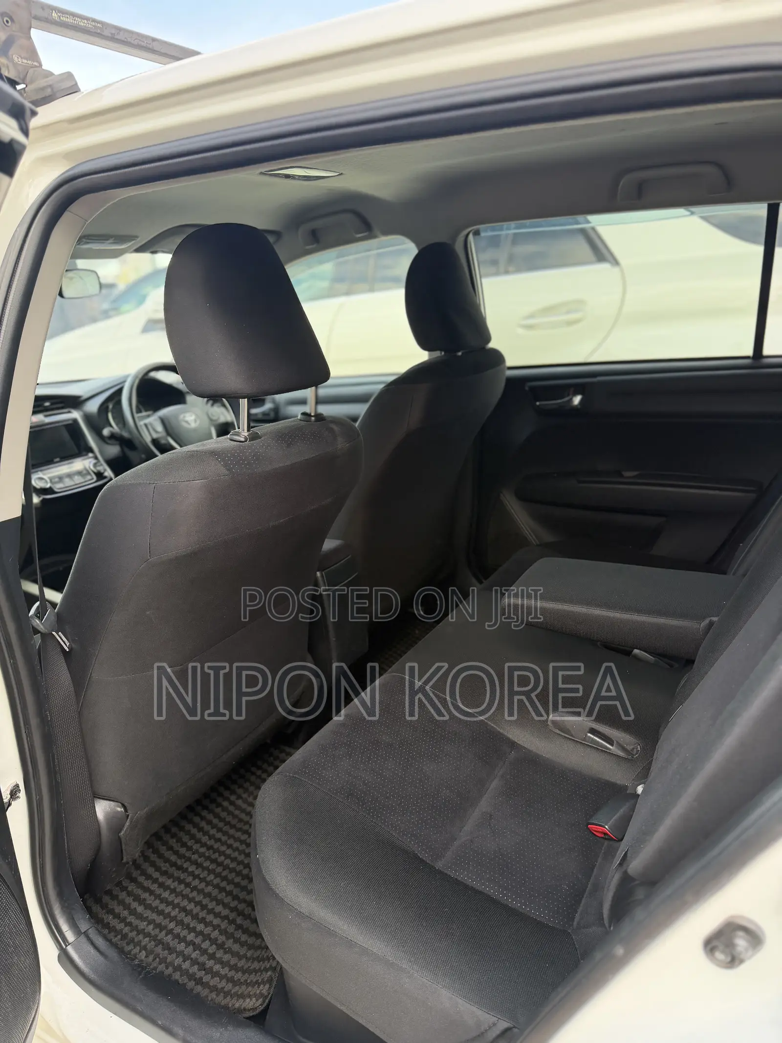 Toyota Corolla Fielder 1.5 Hybrid FWD 2017 White