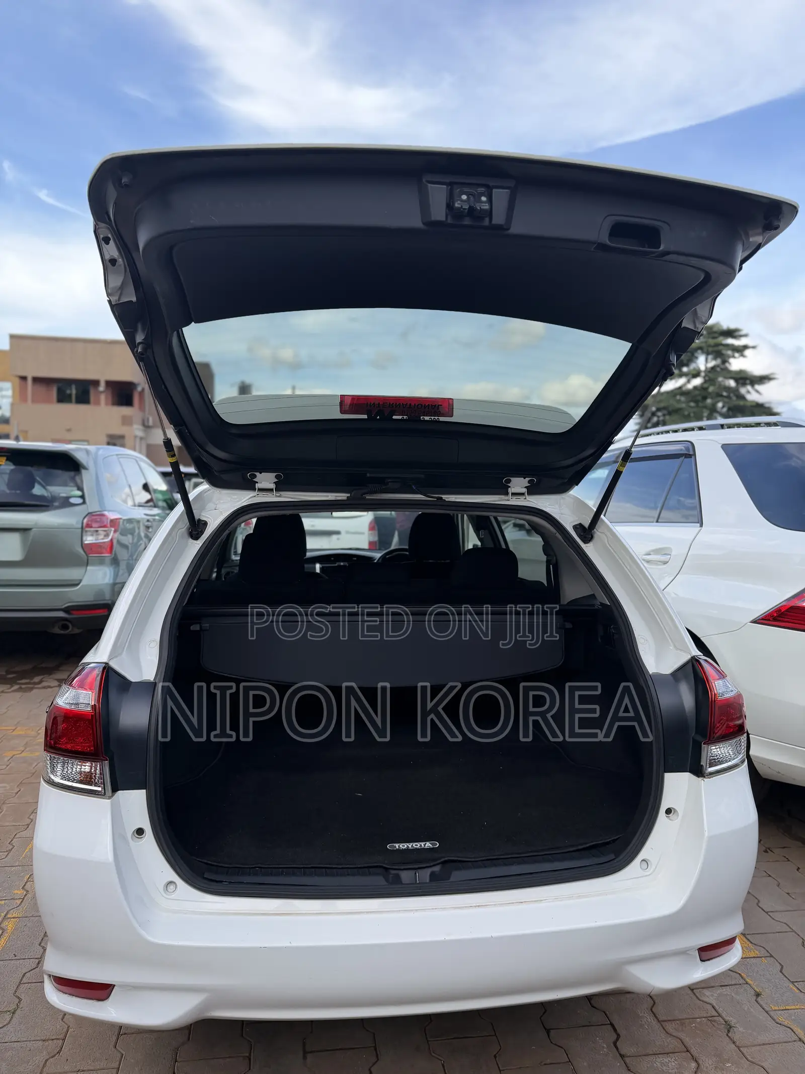 Toyota Corolla Fielder 1.5 Hybrid FWD 2017 White