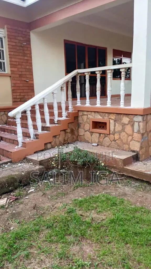 3bdrm Bungalow in Kololo Property, Central Division for rent