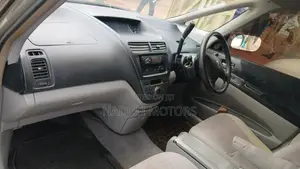 Toyota Opa 2005 Gold