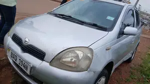 Toyota Vitz 2003 Silver