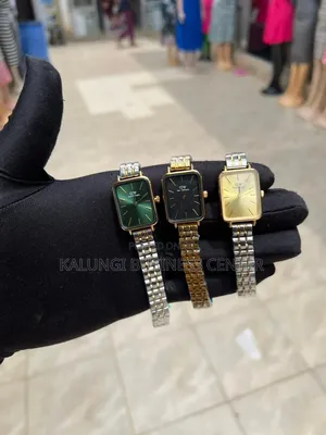 Daniel Wellington Quadro Women Analog Watch