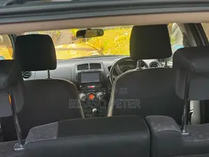 Toyota Ractis 1.5 AWD 2010 Silver