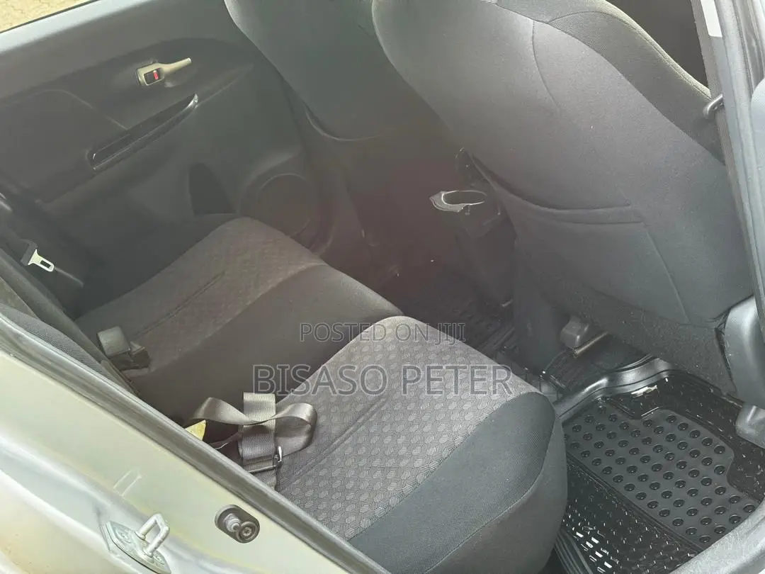 Toyota Ractis 1.5 AWD 2010 Silver