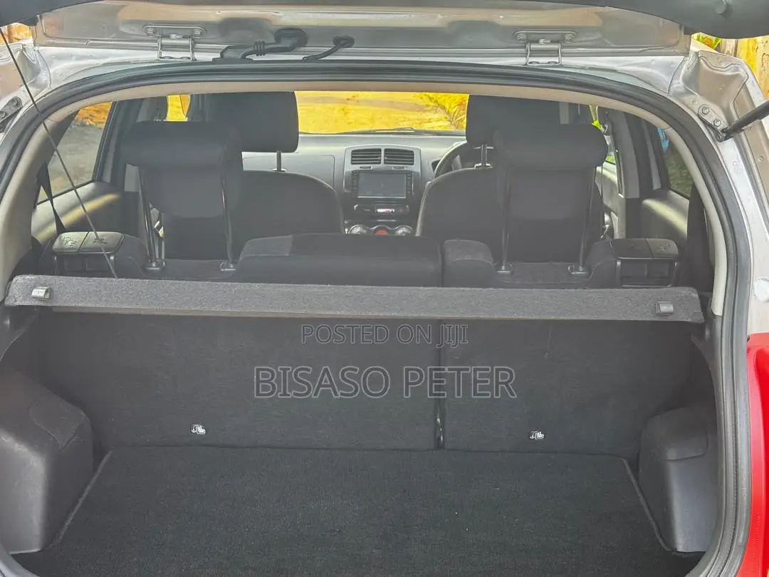 Toyota Ractis 1.5 AWD 2010 Silver