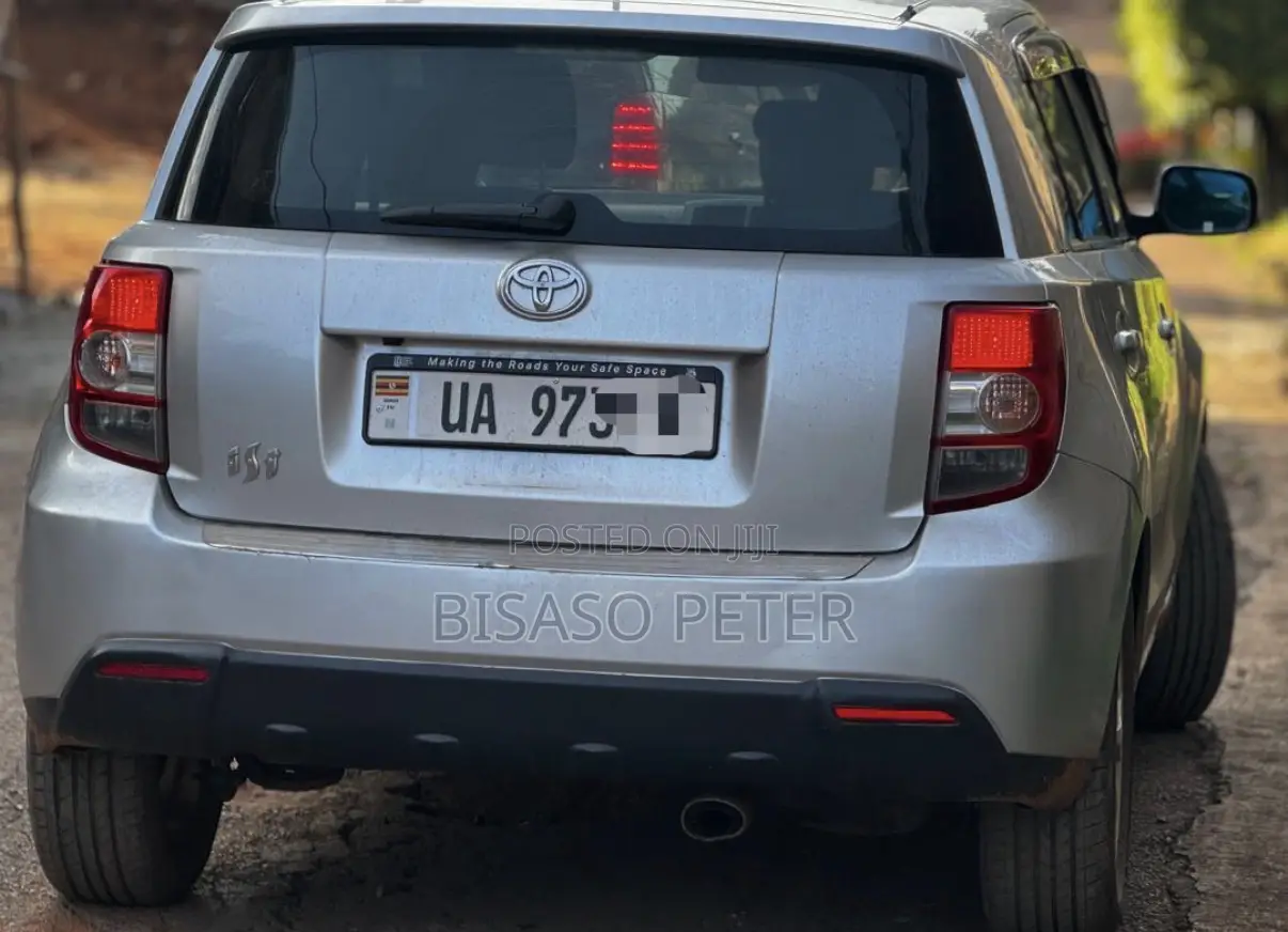 Toyota Ractis 1.5 AWD 2010 Silver
