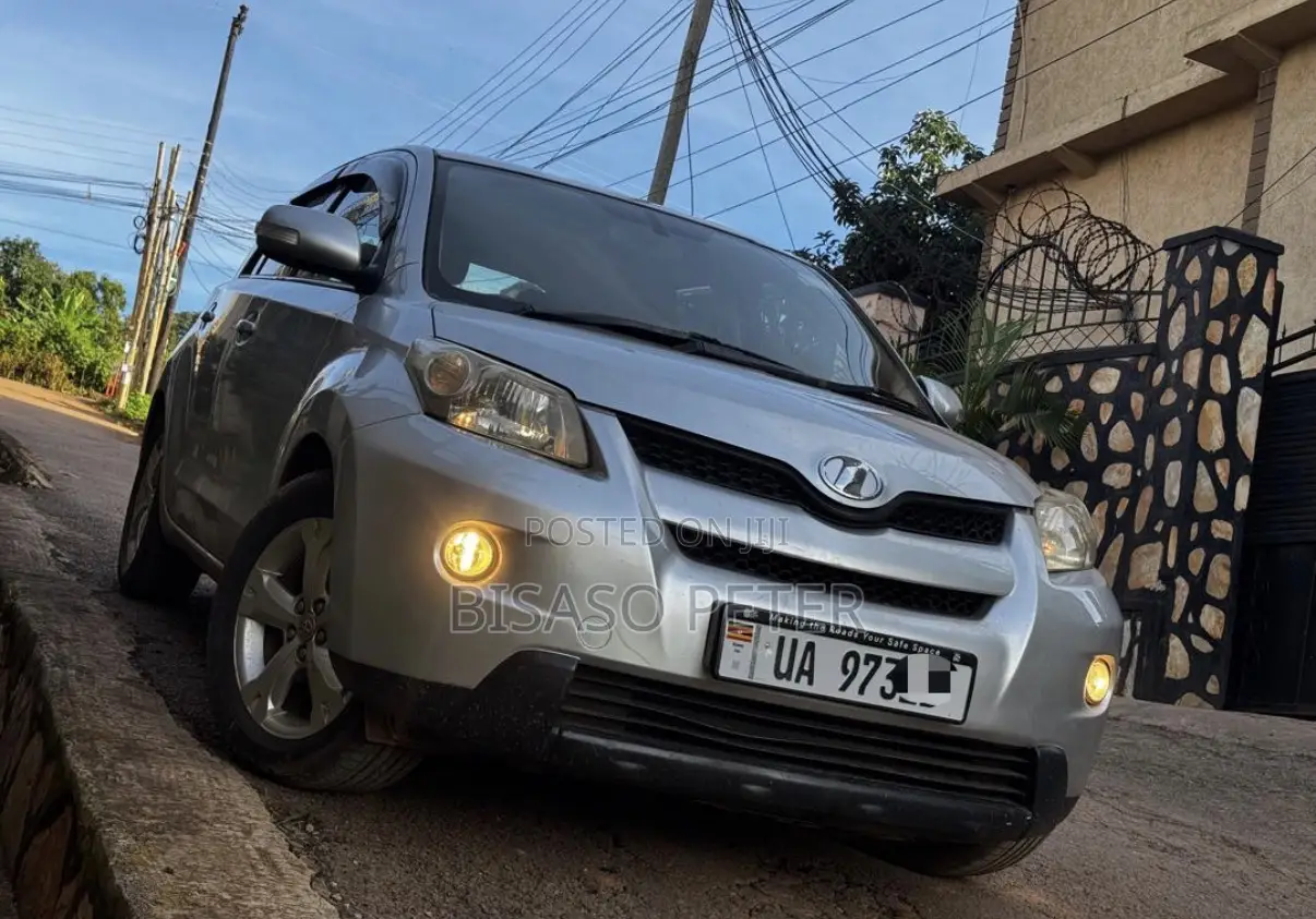 Toyota Ractis 1.5 AWD 2010 Silver
