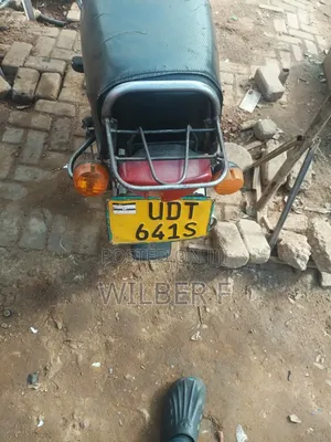 Bajaj Boxer 2011 Red