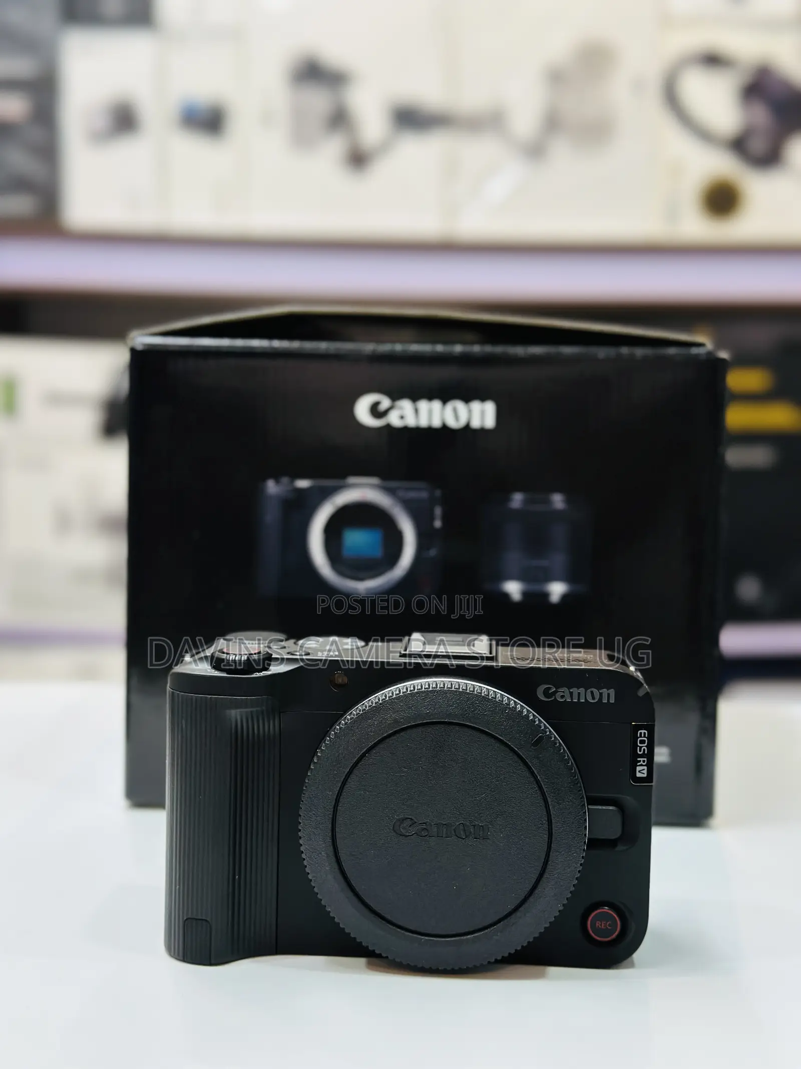 Canon R50v