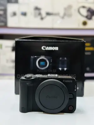 Canon R50v