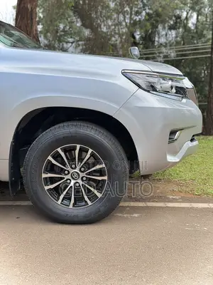 Toyota Land Cruiser Prado 2018 Silver