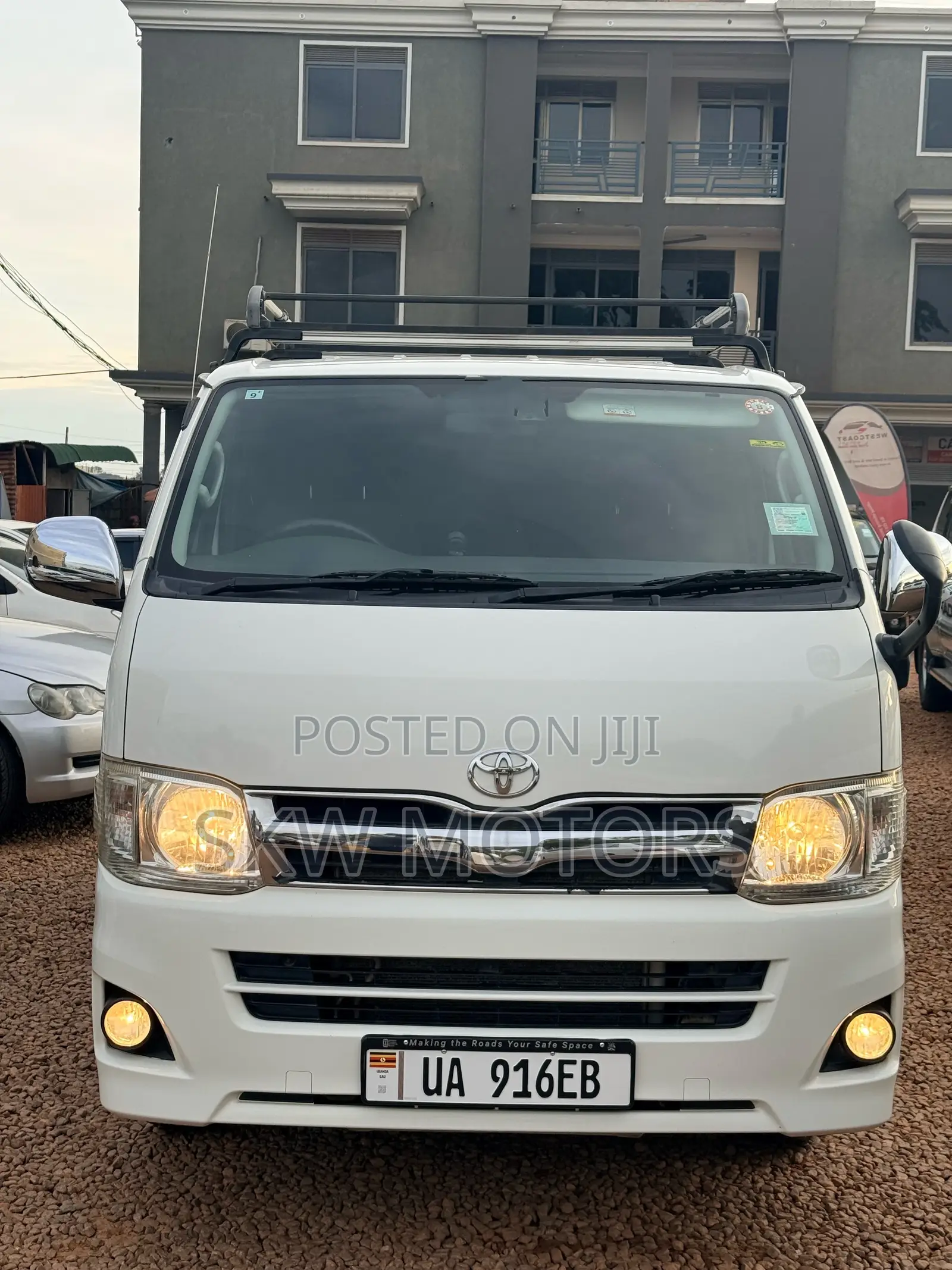 Toyota HiAce 2012 White