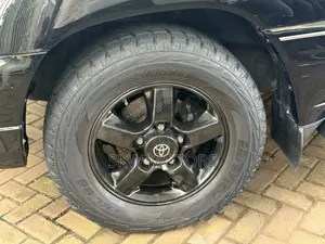 Toyota Land Cruiser Cygnus 4.7 2006 Black
