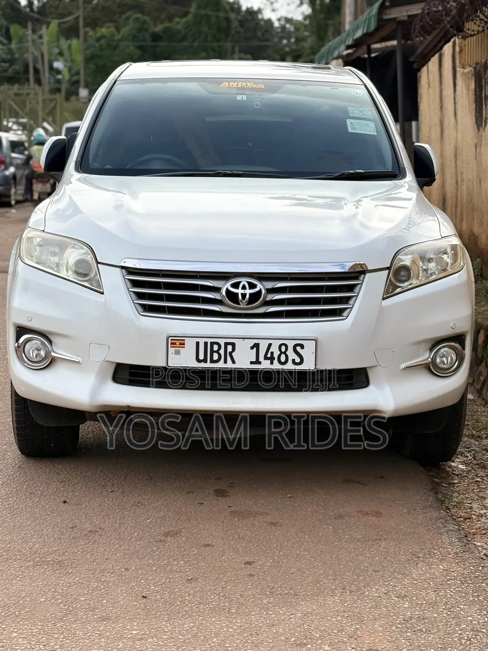 Toyota Vanguard 2010 White