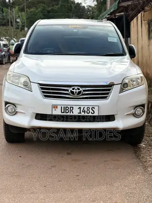 Toyota Vanguard 2010 White