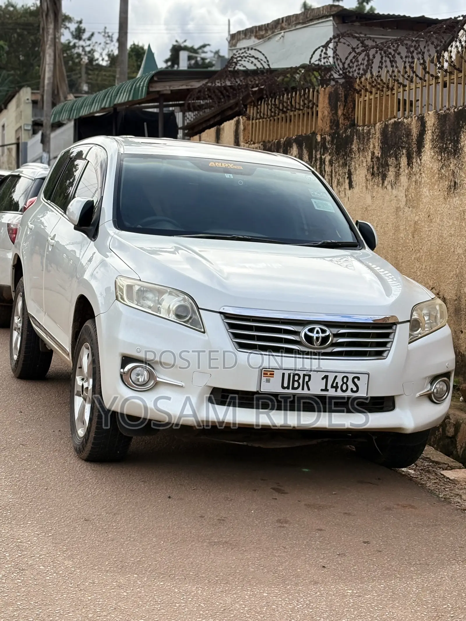 Toyota Vanguard 2010 White