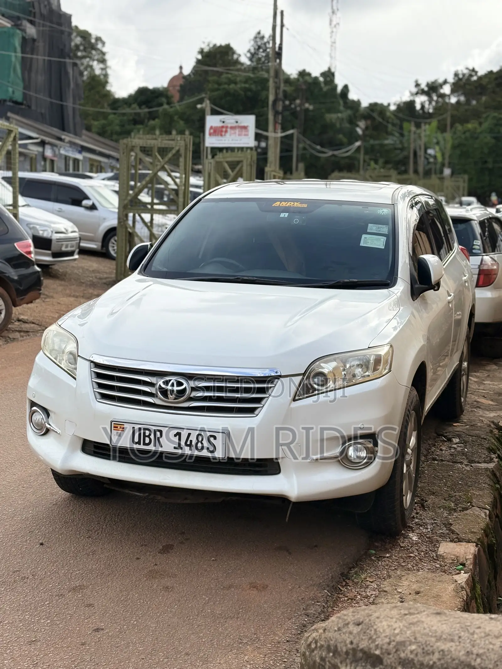 Toyota Vanguard 2010 White