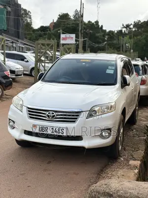 Toyota Vanguard 2010 White