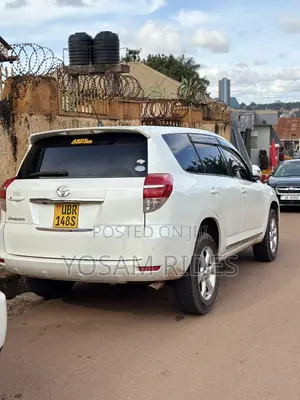 Toyota Vanguard 2010 White