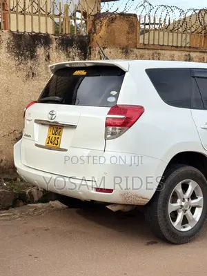 Toyota Vanguard 2010 White
