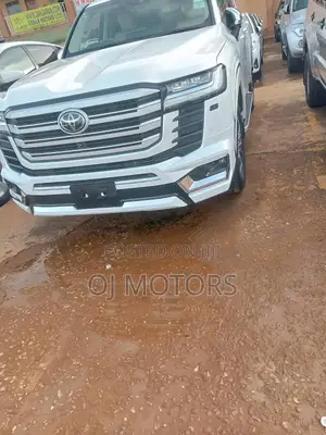 Toyota Land Cruiser Prado 2025 White