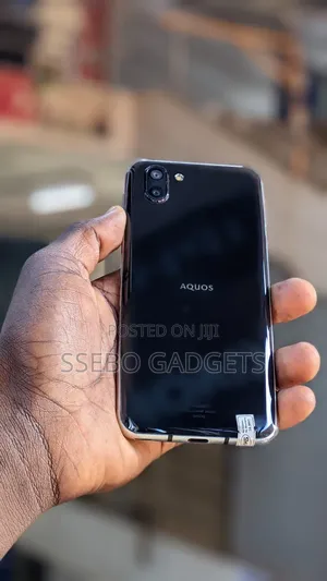 Sharp Aquos R2 64 GB Black
