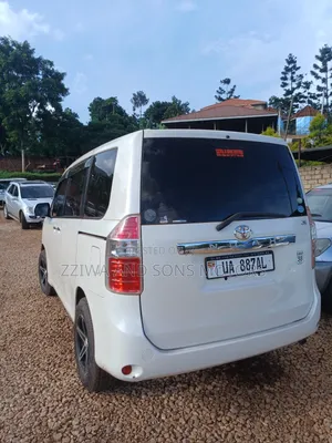 Toyota Noah 2.0 158hp AWD (8 Seater) 2010 White