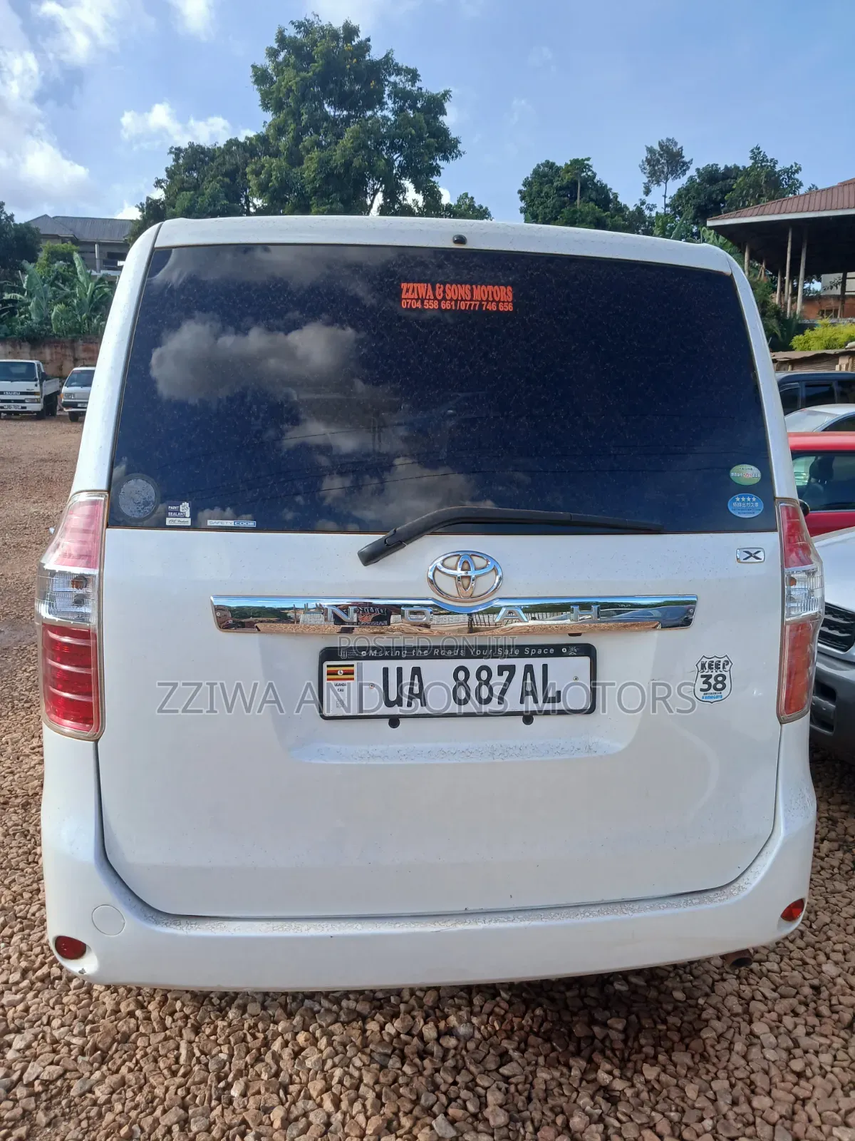 Toyota Noah 2.0 158hp AWD (8 Seater) 2010 White