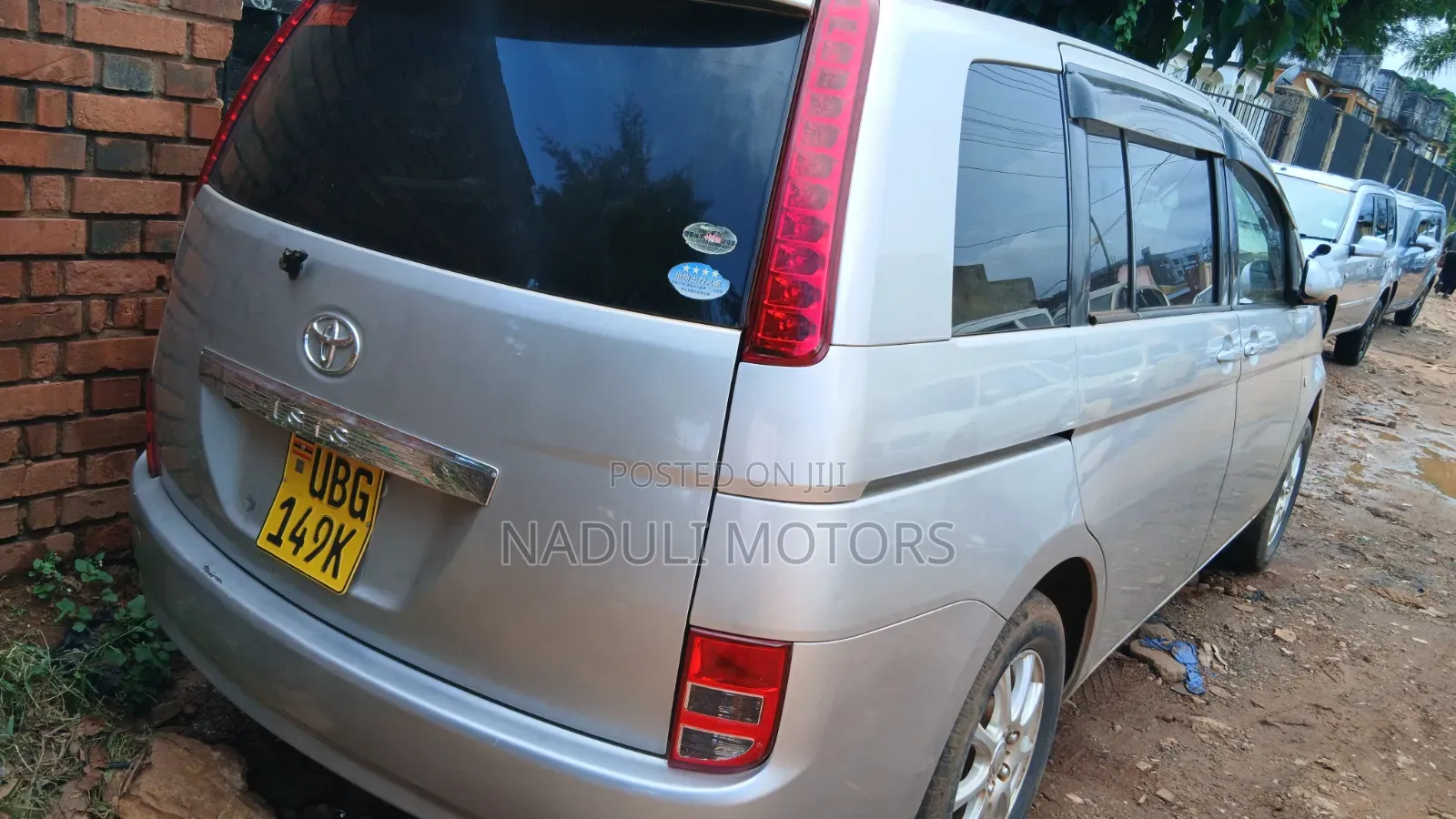 Toyota ISIS 2009 Silver