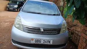 Toyota ISIS 2009 Silver