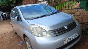 Toyota ISIS 2009 Silver