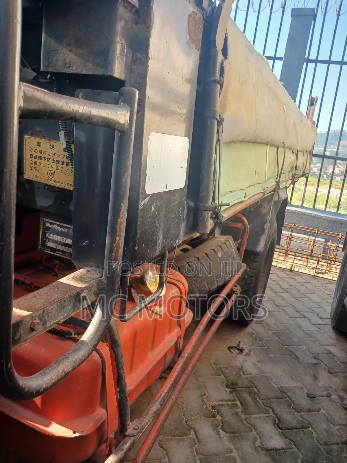 Isuzu Tipper
