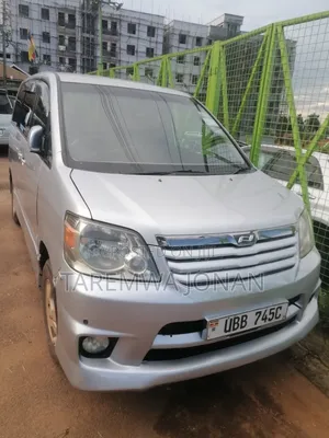 Toyota Noah 2004 Silver