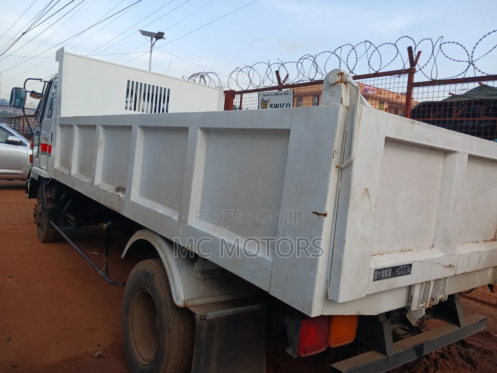 Isuzu Tipper