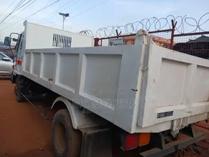 Isuzu Tipper