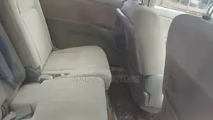 Toyota ISIS 2009 Silver