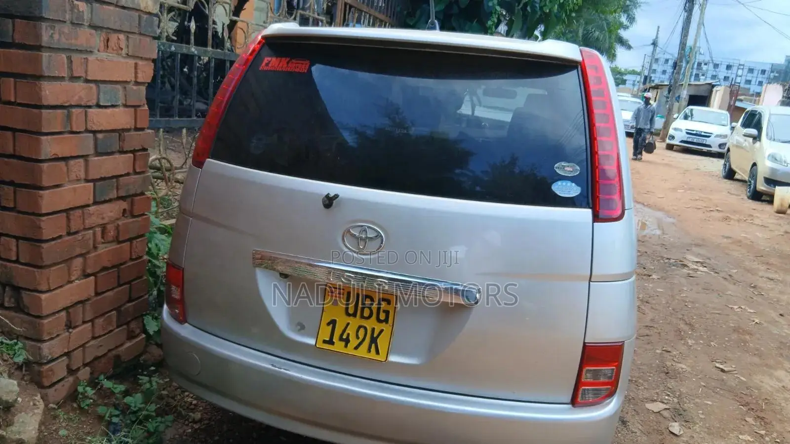Toyota ISIS 2009 Silver