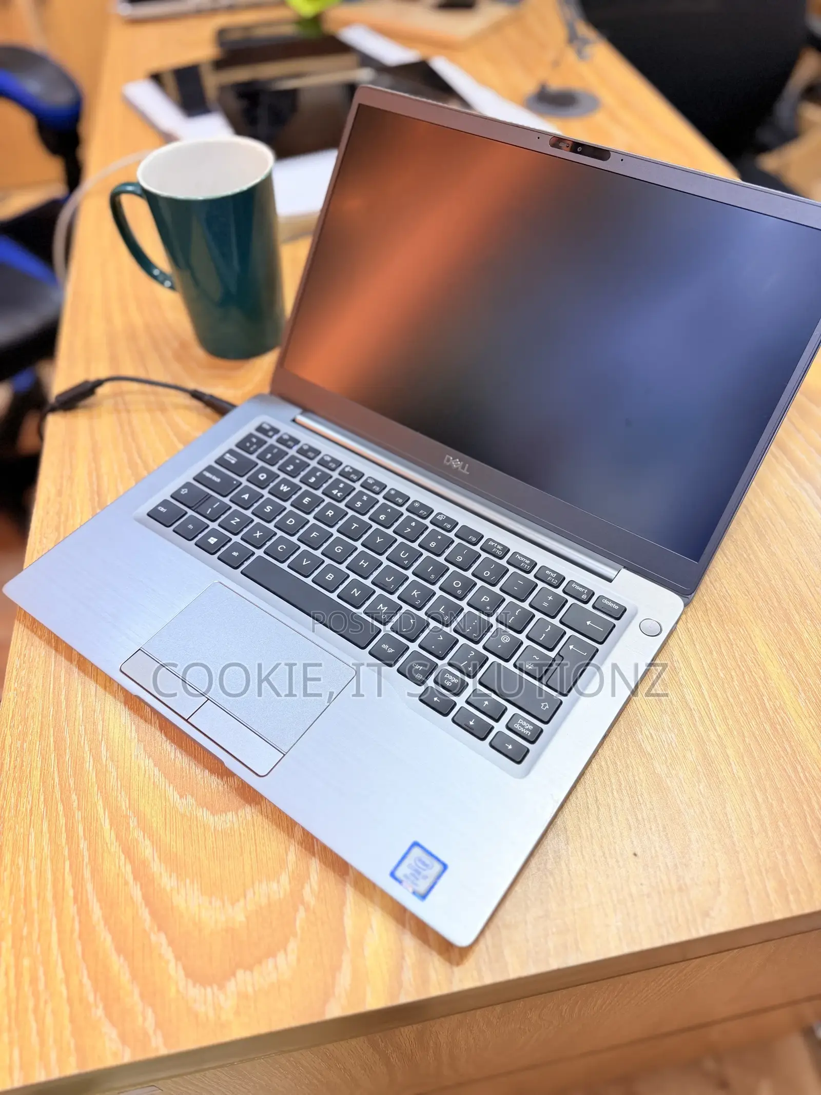 Laptop Dell Latitude 7400 8GB Intel Core i5 SSHD (Hybrid) 256GB